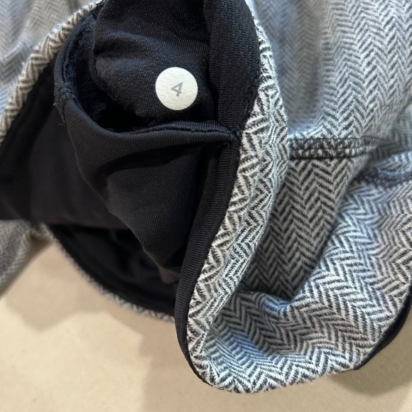Like new Lululemon Run: Turn Around Tights - Picture 4 of 11